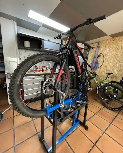 Foto de Ademario Bike Service, taller de bicicletas en Padron