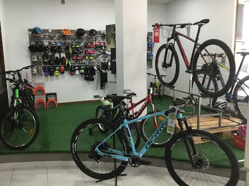 Foto de Adnbikes, tienda de bicicletas en Noia