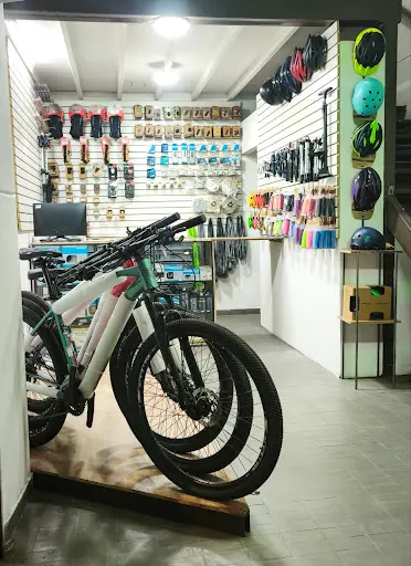 Imagen de Almacén Y Taller De Bicicletas Diego Martinez World Bikes Center