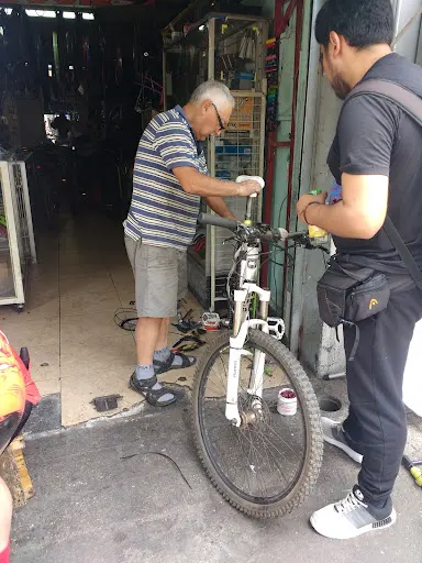 Foto de Bicicletas Cardenas, taller de bicicletas en Santiago