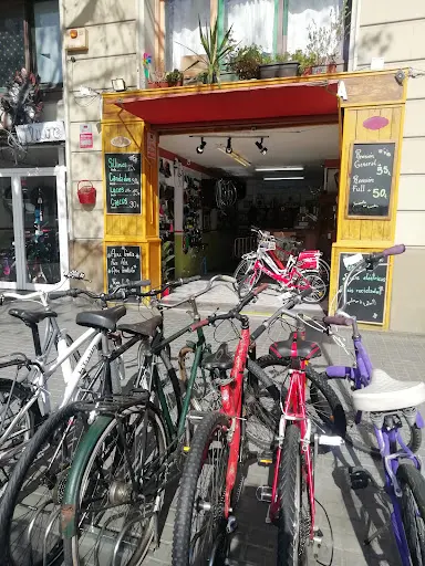 Foto de Bicicleteria Roda Lliure, taller de bicicletas en Sant Marti