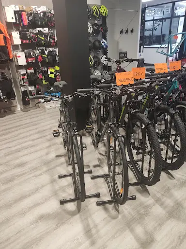 Foto de Bike World, tienda de bicicletas en L'Hospitalet de Llobregat