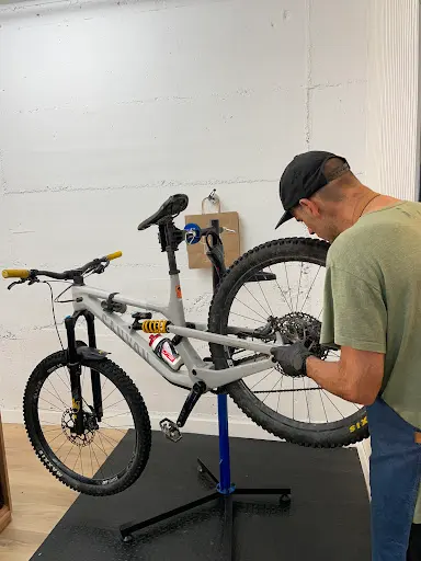 Foto de Bikelan Workshop, tienda de bicicletas en Eibar