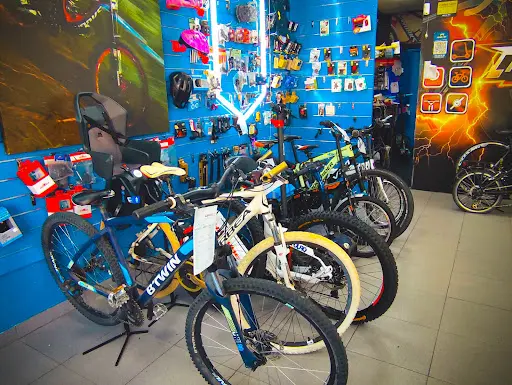 Foto de California Bike Madrid Reparación Mantenimiento Y Tienda De Bicicletas Y Patinetes, taller de bicicletas en Parla
