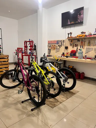 Foto de Cruzbikes, taller de bicicletas en Nueva Loja