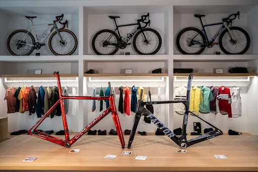 Foto de Dog Days Madrid, taller de bicicletas en Chamberi