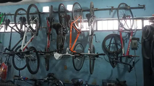 Foto de El Ciclista, taller de bicicletas en Los Mancera