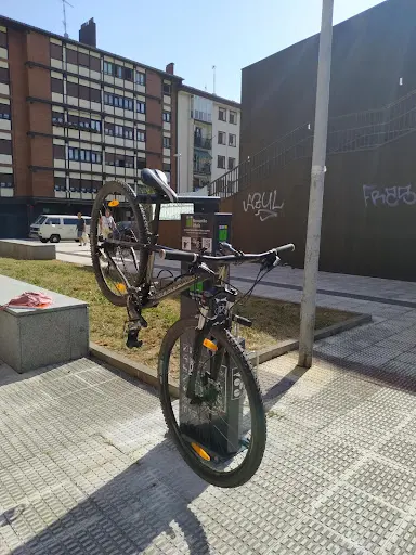 Foto de Estación De Reparación De Bicicletas, taller de bicicletas en Hernani