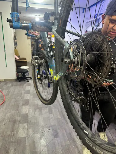 Foto de Fratelli Taller Bicicletas, tienda de bicicletas en Cota