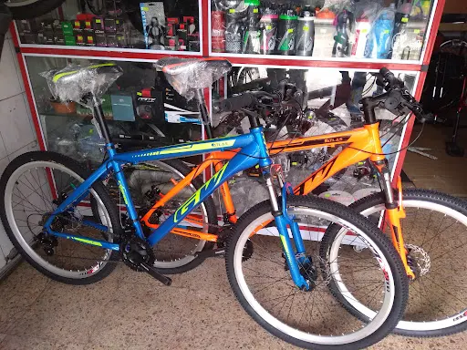 Foto de Giro Bicicletas Almacén Y Taller, taller de bicicletas en Cota