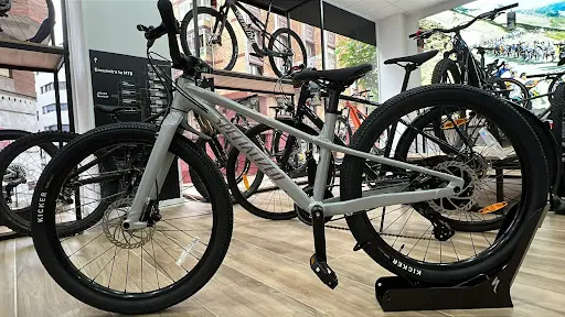 Foto de Lagos Cycling Store - Specialized Concept Store, tienda de bicicletas en Oviedo