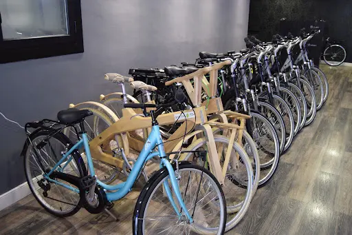 Foto de Step&scoot | Taller Y Alquiler De Bicicletas Y Patinetes, taller de bicicletas en Eixample