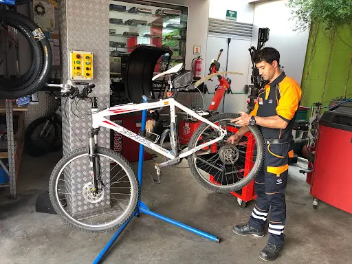 Foto de Taller De Bicicletas Bazarra, taller de bicicletas en Cee
