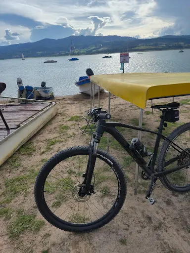 Foto de Taller De Bicicletas Don Luis, taller de bicicletas en Floresta