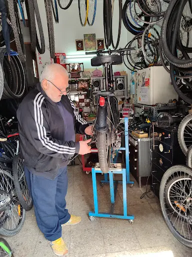 Foto de Taller De Bicicletas, taller de bicicletas en Villaverde
