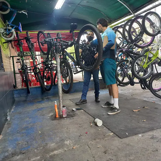 Imagen de Taller Y Almacén De Bicicletas Personality Bikes