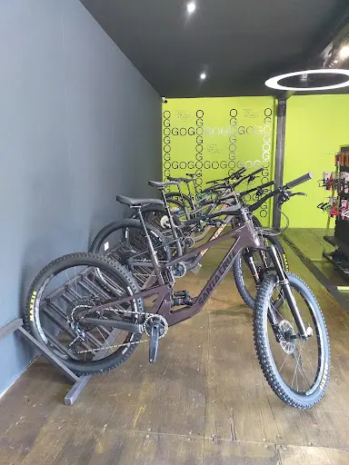 Foto de Tienda De Bicis Creek Cave Carretera Nacional, tienda de bicicletas en Bosques de San Pedro