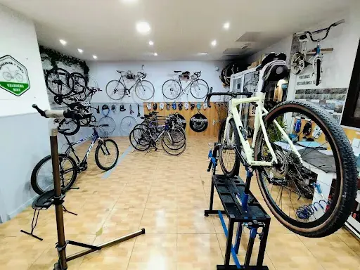 Foto de Valbuena Bike, taller de bicicletas en les Corts