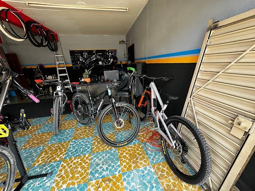 Taller de bicicletas Demente bikes