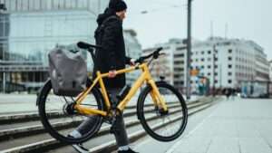 ¿Puedo sacar una bicicleta híbrida fuera de la carretera?